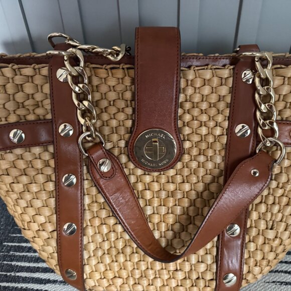 MICHAEL KORS RAFFIA SANTORINI TOTE PURSE, STRAW W/ GOLD CHAIN & BROWN LEATHER - Picture 8 of 11